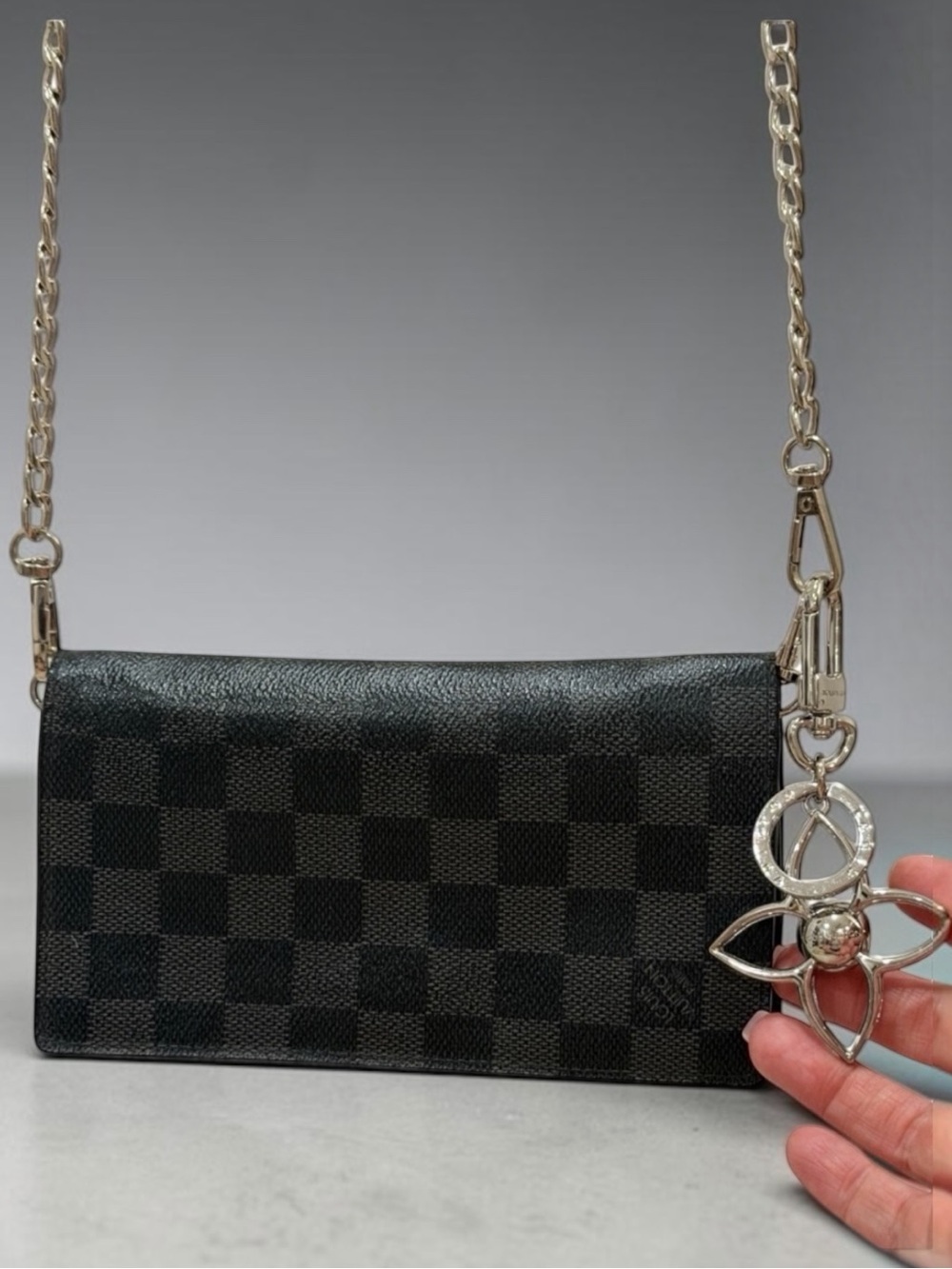 Louis Vuitton Brazza Wallet Damier Graphite canvas & Sphere Silver Charm + Strap